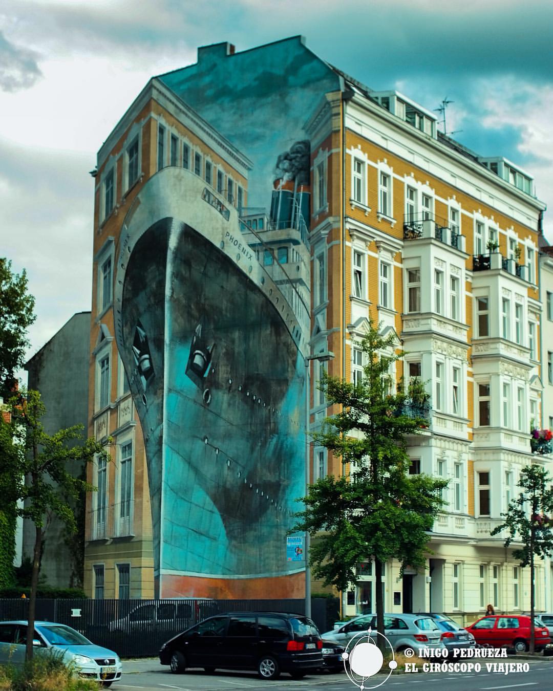 El arte inunda Berlín, desde lo pequeño hasta los inmensos graffiti en trompe-l'oeil como este junto a Charlottenburg. ©Iñigo Pedrueza.